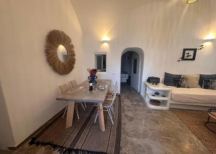 Dionysos By Kefia Pýrgos