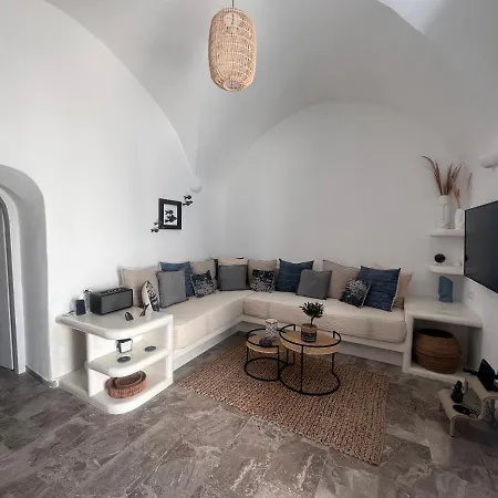 Dionysos By Kefia Pýrgos