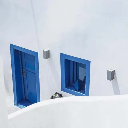 Dionysos By Kefia Pýrgos