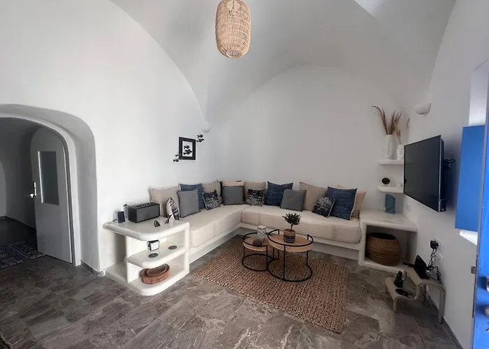 Dionysos By Kefia Pýrgos